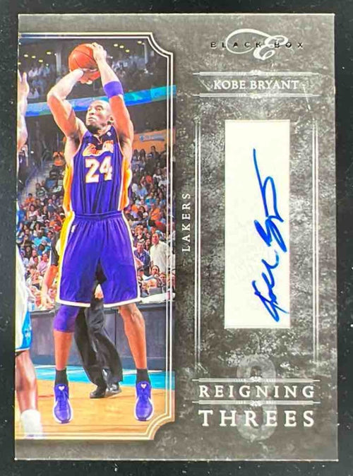 2010 Panini Elite Black Box Reigning Threes Signatures #1 Kobe Bryant Auto /99