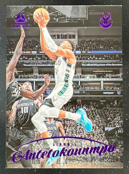 2022 Panini Chronicles Luminance Purple #160 Giannis Antetokounmpo /49